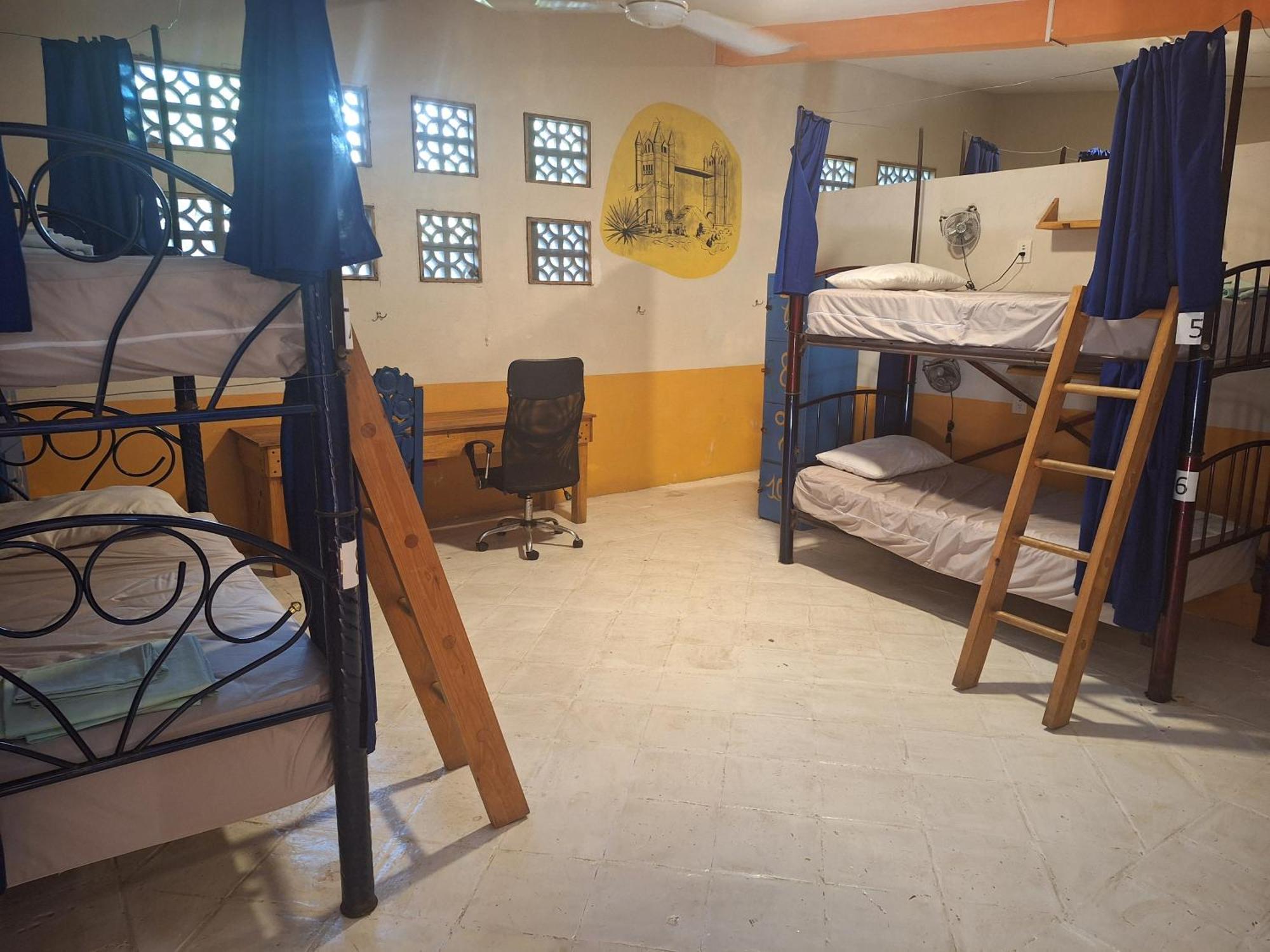 Tower Bridge Hostel Пуерто-Ескондідо Екстер'єр фото